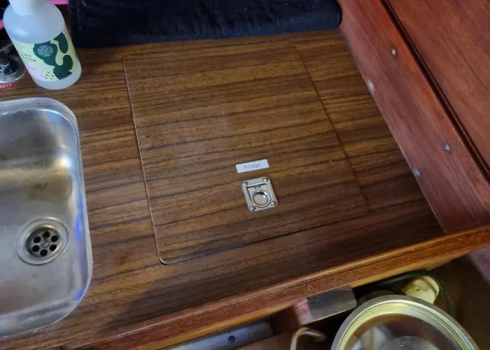 Cozy Sailboat In 보트호텔