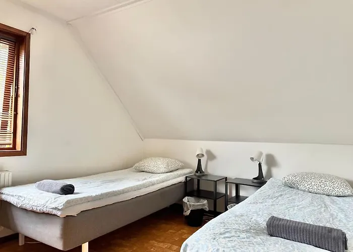 Workers - 11 Beds - Parking - Near Volvo