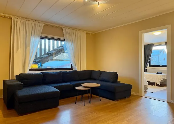 Workers House - 4 Bedroom - 7 Beds - Near Volvo - Desks * Gothenburg