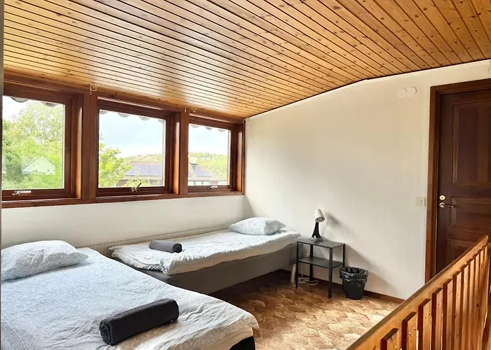 Workers - 11 Beds - Parking - Near Volvo Дом отдыха *