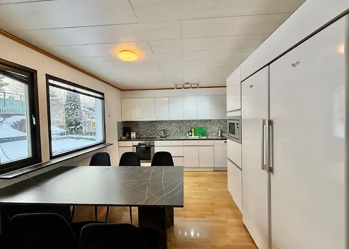 Workers Premium - 5 Bedroom - 10 Beds - Parking Ferienhaus