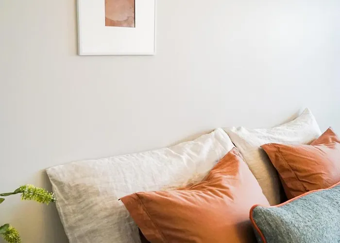 Thoughtfully Fine Designed 1br In Prime Location Apartment *