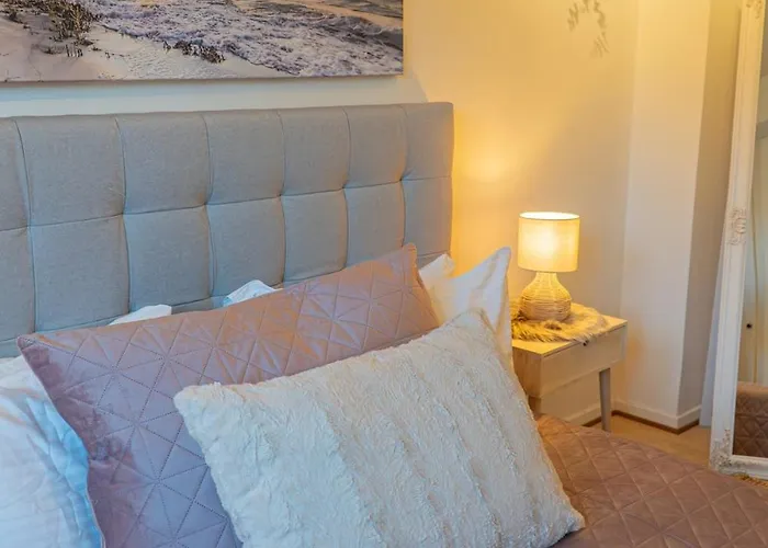 Scandi-boho 1br Calm & Well-connected Location Göteborg