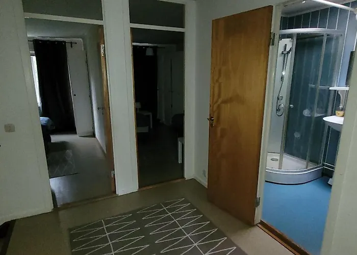 Spacious 4br • Great For Families & Workers Vakantiehuis *