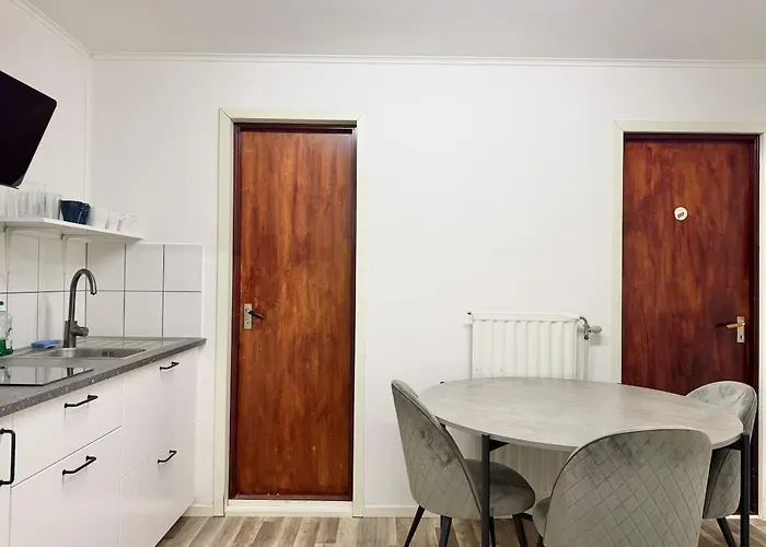 Workers - Free Parking - 3 Kitchens - Volvo