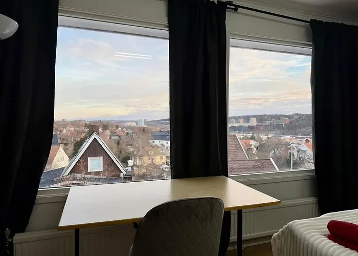 Workers - Free Parking - 3 Kitchens - Volvo Goteborg