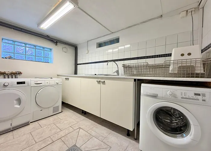 Workers - 4br - 8 Beds - 2 Kitchens - Volvo *