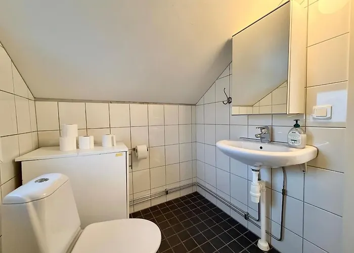 Workers - Free Parking - 3 Kitchens - Volvo Goteborg