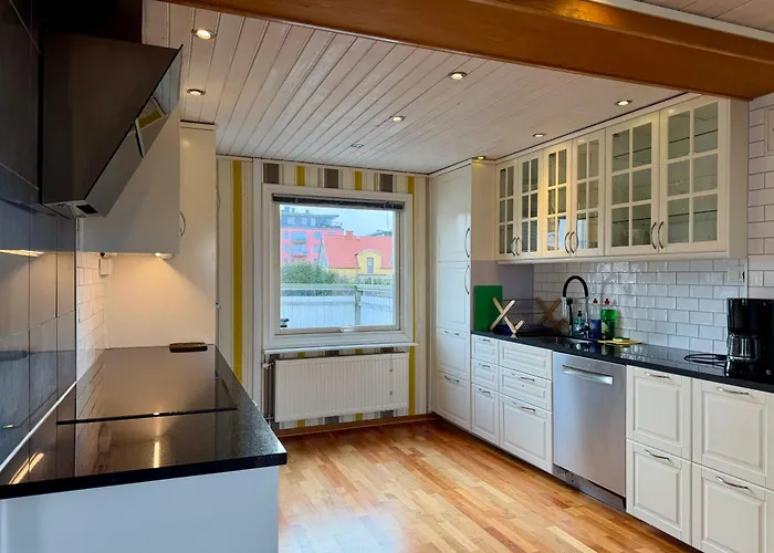 Workers - 4br - 8 Beds - 2 Kitchens - Volvo Casa vacanze *