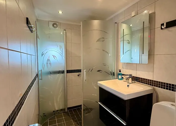 Workers - 4br - 8 Beds - 2 Kitchens - Volvo Casa vacanze *