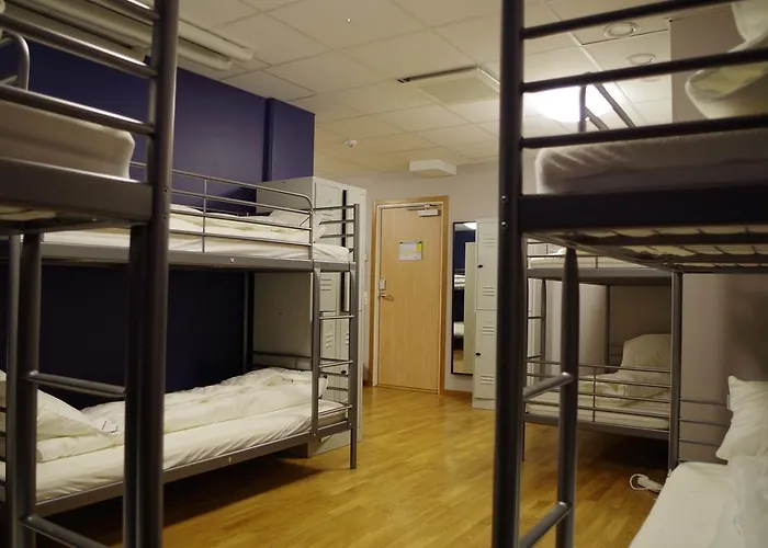 Spoton & Sportsbar Hostel *